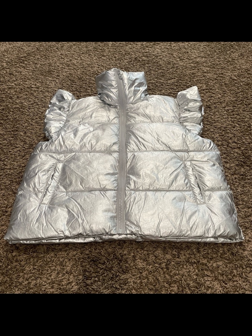 Simply southern brand new silver puffer vest with ruffle sleeves, M/L